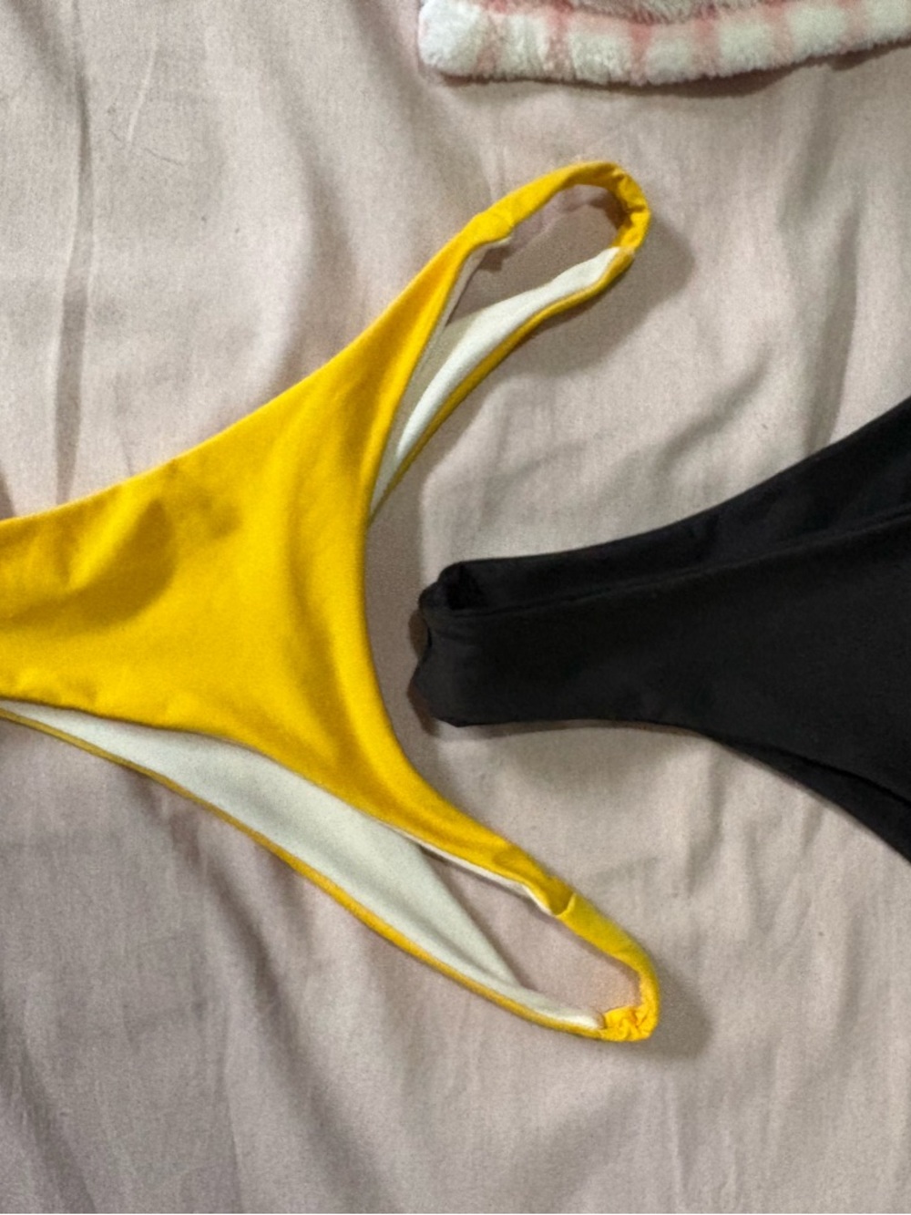 triangl swimwear Yellow and Black Bikini Bottoms with Shell Accent - Picture 2 of 3